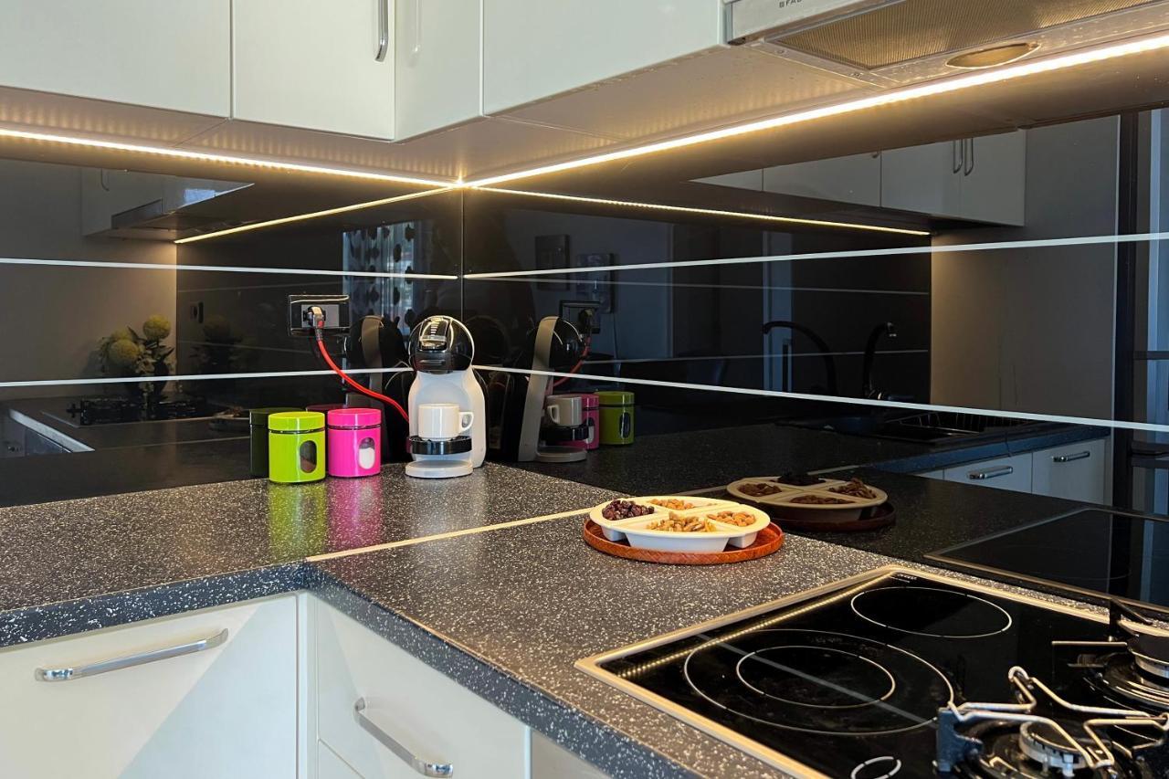 Sealavita, Modern 2 Bedroom Sea & Sunset View *